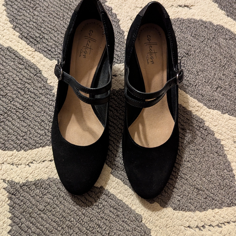 Collection B Black Size 8.5 Heels Classic Design Excellent Condition